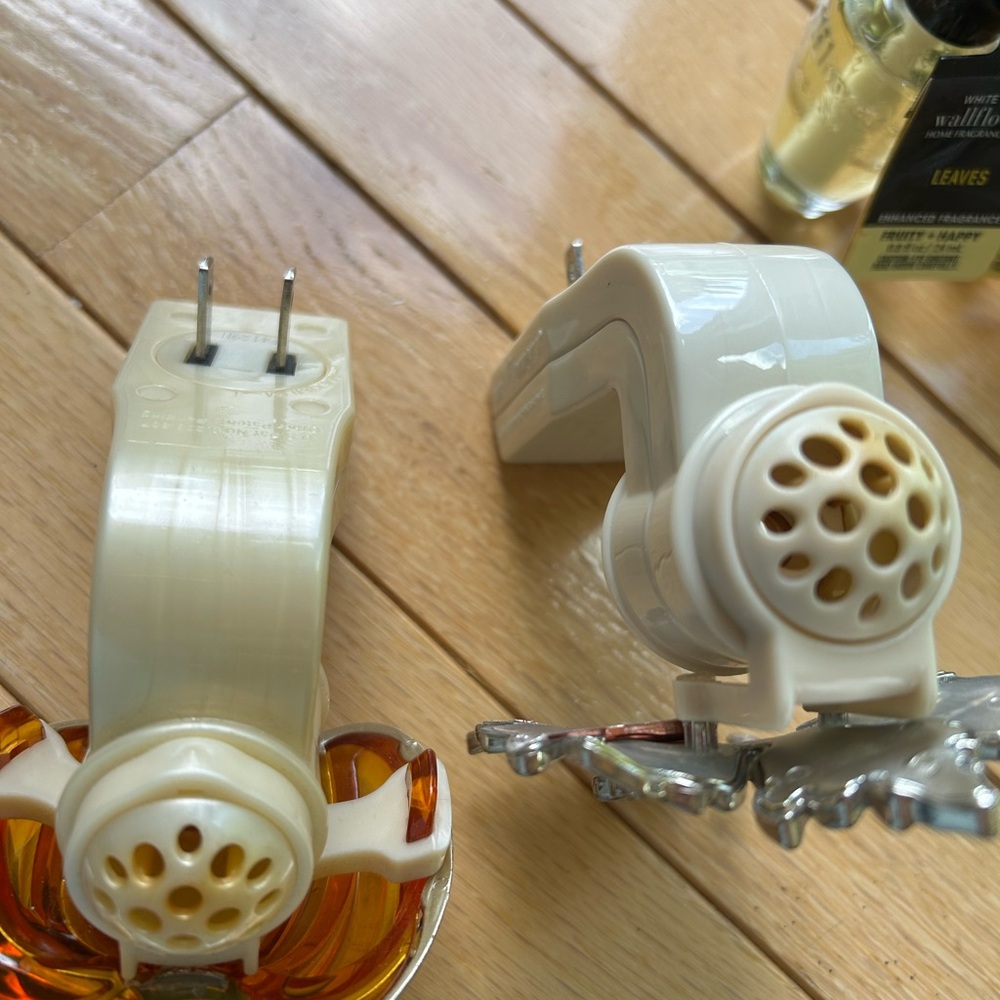 Awesome Autumn π Bath & Body Works Autumn wallflowers, candles and plug-ins - Picture 3 of 11